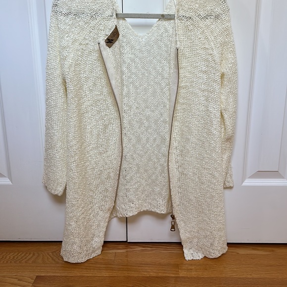 LF Cream Oversized Zipper Back Sweater - Picture 3 of 3